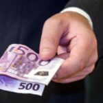 hand giving money